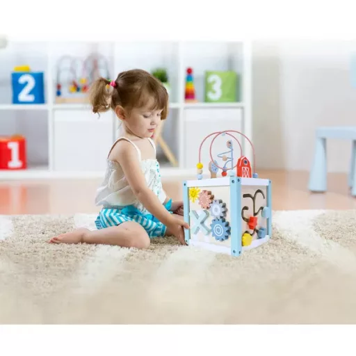 Fa fejlesztő kocka formaillesztővel, golyóvezetővel 20x20 cm – 12 hó+