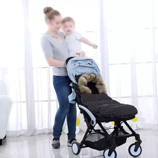 Vízhatlan, szélálló bélelt babakocsi bundazsák, 100 cm, műszőrme kapucnival