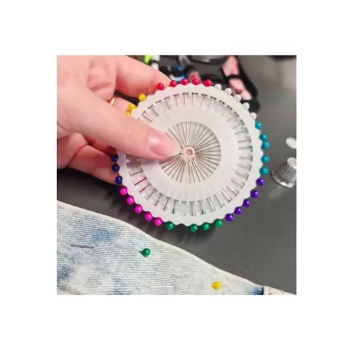 140 részes hordozható varrókészlet – 40 cérna, tűk, olló, mérőszalag