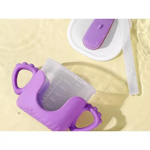 Szilikon fogantyús, csöpögésmentes bébi itatópohár szívószállal 300 ml