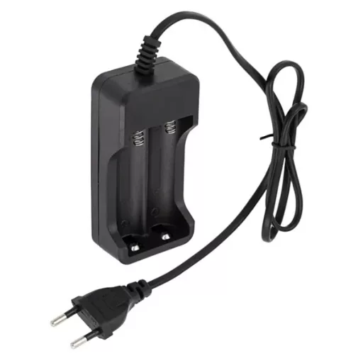 LC5 mikroprocesszoros duplatöltő 2 × 18650 3,7 V Li-ion akkuval, 100-240 V