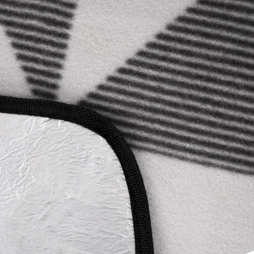 Polár pikniktakaró 180×220 cm, alumínium hátlappal, szürke háromszögek