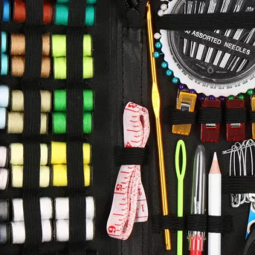 172 darabos varrókészlet fekete cipzáras tokkal, komplett tartozékok