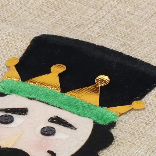 Karácsonyi palackhuzat, diótörő minta, len/poliészter, 35×16 cm