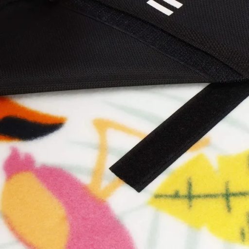 Összecsukható pikniktakaró 150×200 cm, trópusi minta, hordozópánt