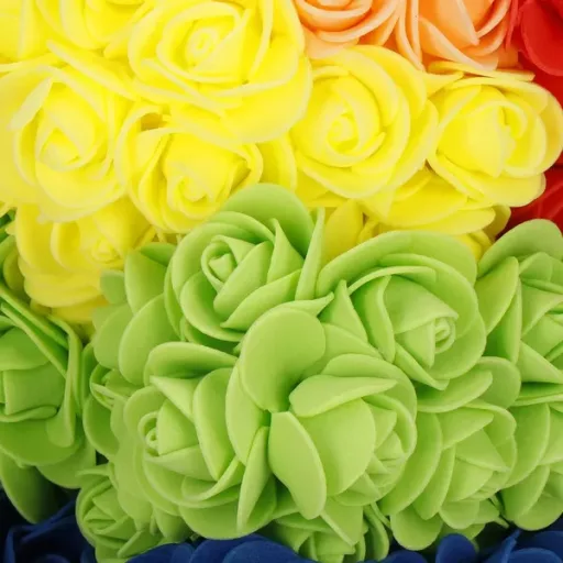 Szivárványos habrózsa maci, 25 cm, díszdobozzal – PE rózsákból