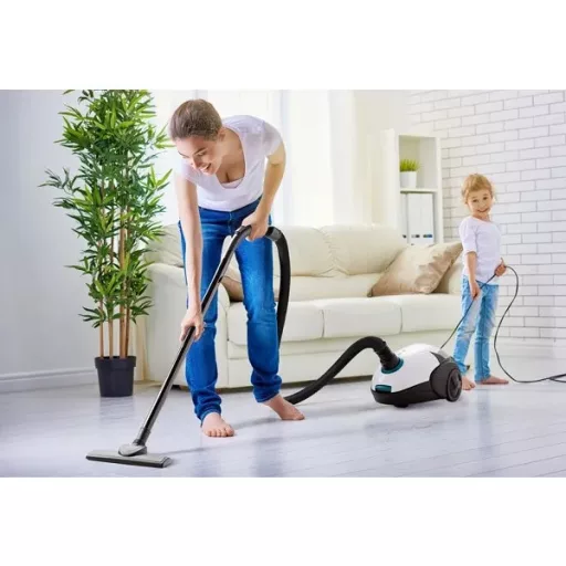 Eldom OS900 Pegaz 700 W porzsákos porszívó, HEPA H13, 1,5 l, 5 m kábel